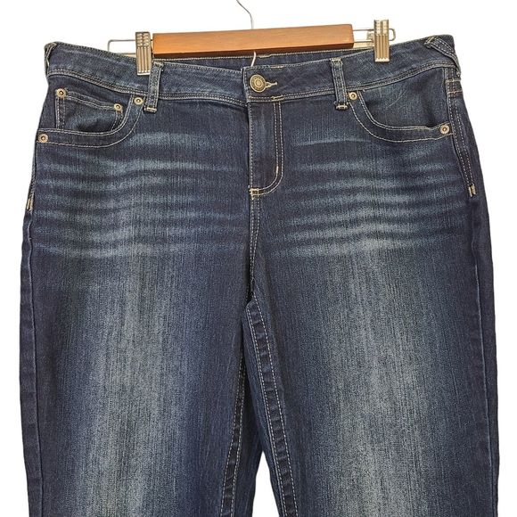 Maurices Flare Jeans Size 14 Dark Blue Denim Stretch Bootcut High Rise - Picture 2 of 8